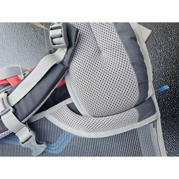 Deuter Futura 32 AC Backpack - Hydration Compatible - Great Daybag - Picture 10 of 16